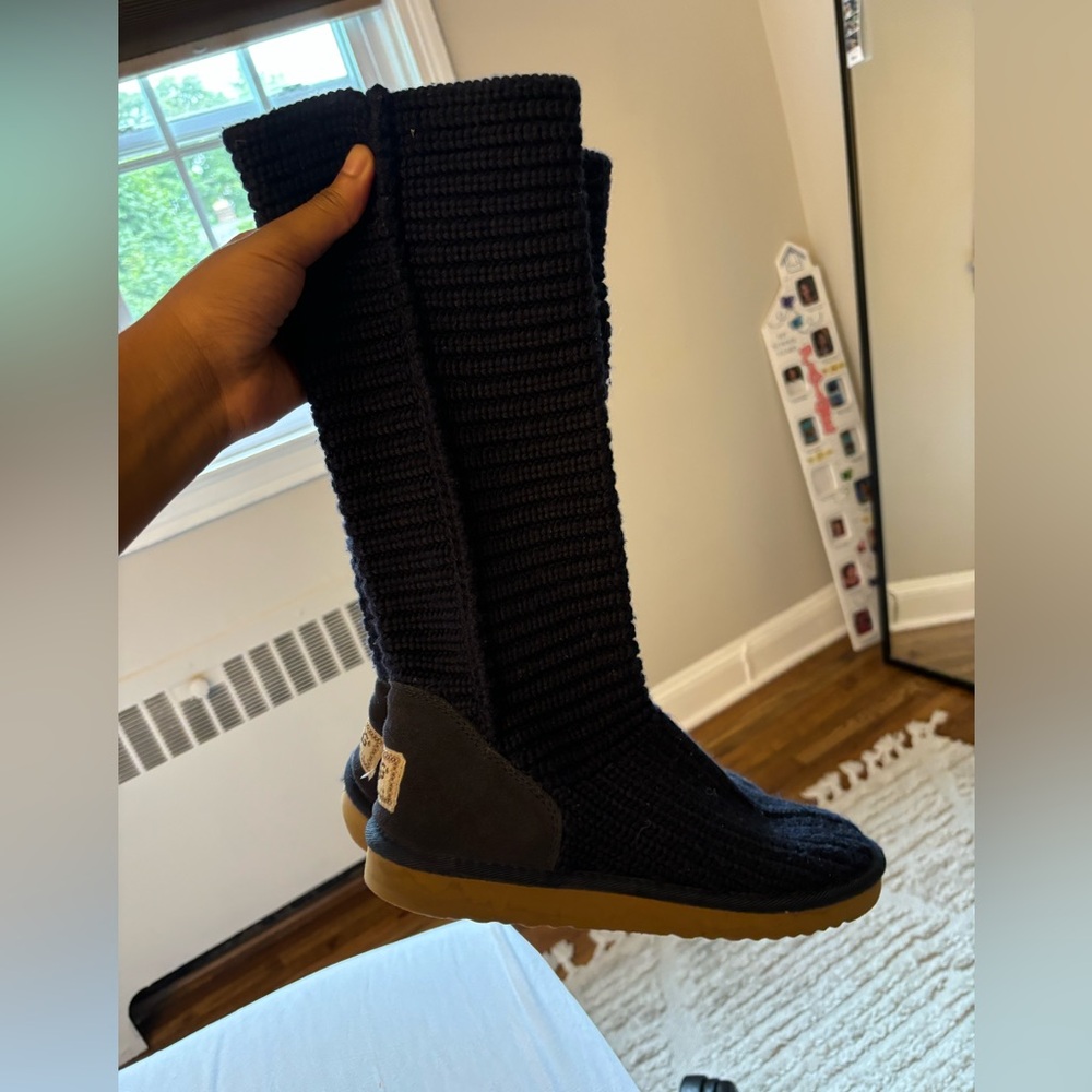blue knitted Uggs